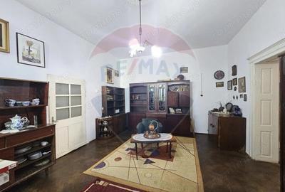 Casă cu 3 camere cu Teren 650 Mp în Central - 1