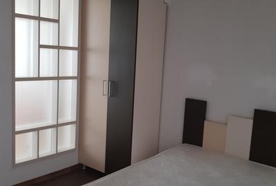 Apartament cu 3 camere semidecomandat, mobilat în Moșilor