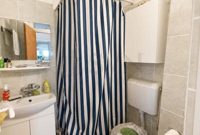 Apartament cu 4 camere decomandat în Lacul Tei
