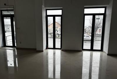 Casă cu 4 camere cu Teren 300 Mp în Central - 1