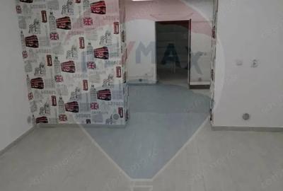 Spațiu comercial, de 72 mp, în Central - 4