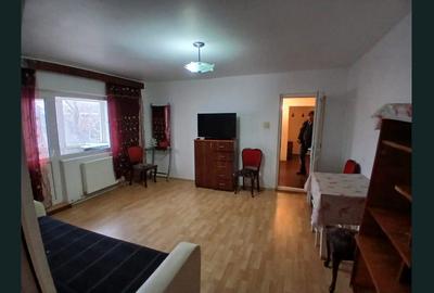 Apartament cu 2 camere semidecomandat în Central-Piață - 2