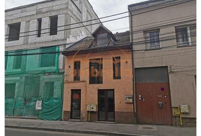 Casă individuală cu 6 camere în Semicentral