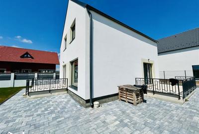 Casă cu 4 camere cu Teren 416 Mp în Cristian