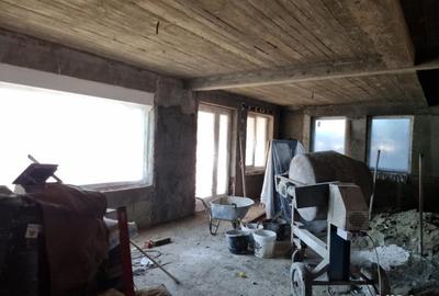 Vand vila Parter , str Apateului -Sinmartin, SC-240 mp , teren 668 mp , garaj , utilitati , trifazic - 4