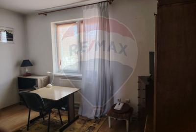 Casă / Vilă cu 8 camere de vânzare în zona Central - 11