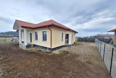 Casă individuală cu 4 camere cu Canalizare în Sânpetru - 3