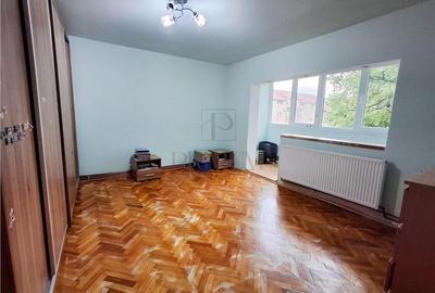 Aradului - 3 camere - decomandat - centrala proprie - ZONA EXCELENTA - 2