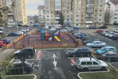 Apartament cu 3 camere semidecomandat în 9 Mai - 1