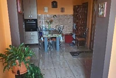 Proprietar, vând apartament la curte comuna  în Grădiște - 8