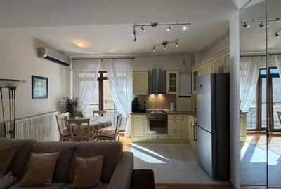 Apartament cu 2 camere decomandat în Arcul de Triumf