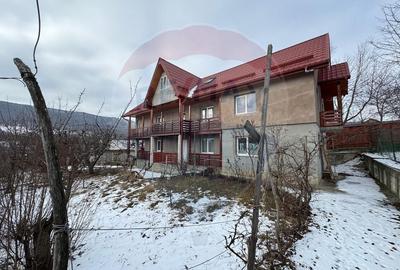 Casă cu 6 camere cu Teren 1263 Mp în Dărmănești - 57