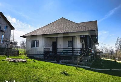 Casă cu 4 camere cu Teren 629 Mp în Bârnova