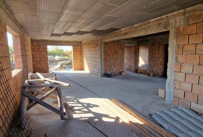 Se vinde casa la rosu, sat  Malaiesti jud. Prahova , pret 72000 euro negociabil - 5