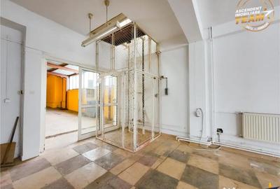 Spațiu comercial, de 566 mp, în Central - 4