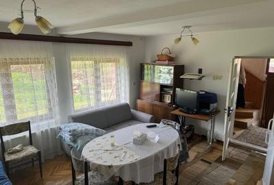 Casă cu 7 camere cu Teren 1185 Mp în Central