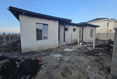 Duplex cu 3 camere cu Canalizare în Moșnița Nouă