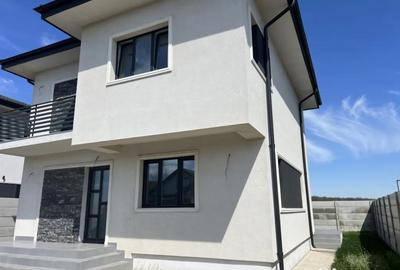 Casă cu 4 camere cu Teren 325 Mp în Central