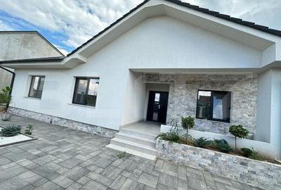 Casa cu 4 dormitoare, 4 bai si 2 bucatarii, terasa si beci  de vanzare in Oradea - 7