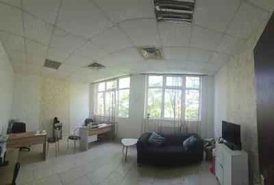 Spațiu comercial, de 24 mp, în Central - 2