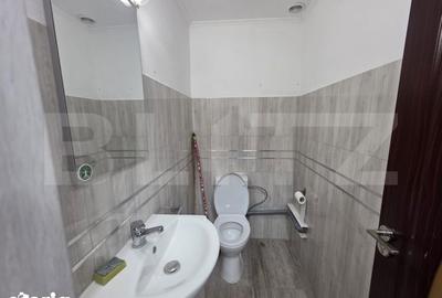 Spațiu comercial, de 73 mp, în Central - 4
