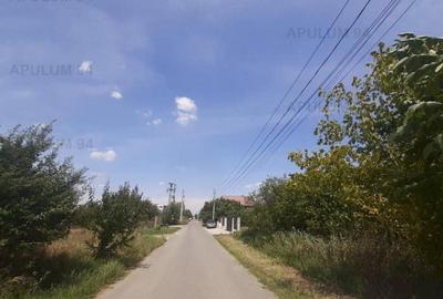 Teren de 1300 mp, în 1 Decembrie