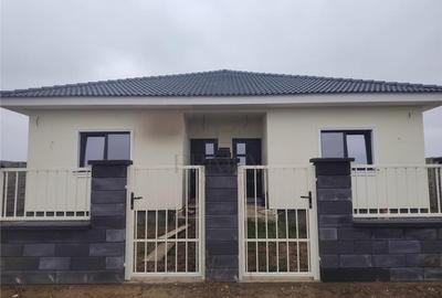 Duplex cu 3 camere cu Canalizare în Moșnița Nouă