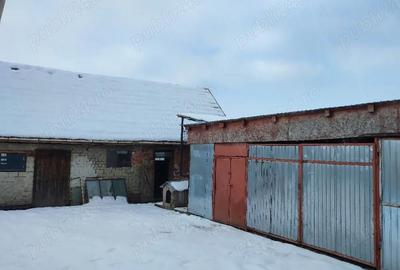 Casă cu Teren 1290 Mp în Măureni - 1