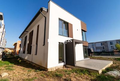 Casă individuală cu 4 camere cu Canalizare în Central - 10