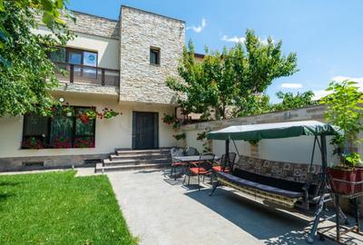 Casă individuală cu 8 camere cu Canalizare în Apărătorii Patriei - 1