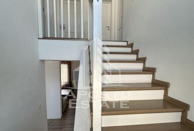 Casă cu 4 camere cu Piscina în Giroc