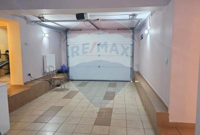 Casă cu 7 camere cu Teren 1371 Mp în Nord-Est - 28
