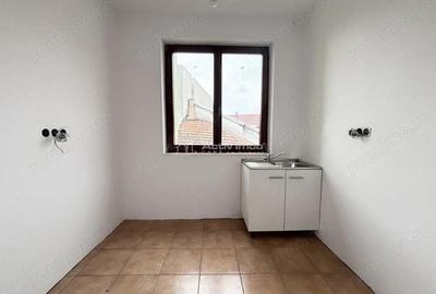 Casă cu Teren 211 Mp în Central - 16