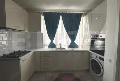 Apartament cu 3 camere semidecomandat în Florești