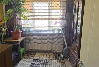 Apartament cu 4 camere decomandat în Progresul - 13