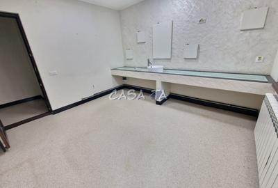 Spațiu comercial, de 50 mp, în Central - 3