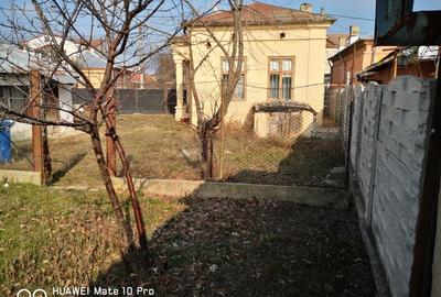 De vanzare (de inchiriat) , in zona centrala, casa cu curte de 1100mp - 11