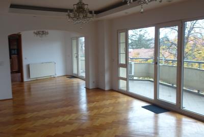 Bloc tip boutique, constr. 2000, parcare subterana si 2 intrari - 24