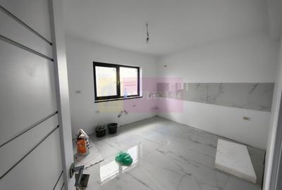 Casă individuală cu 4 camere cu Canalizare în Est - 59