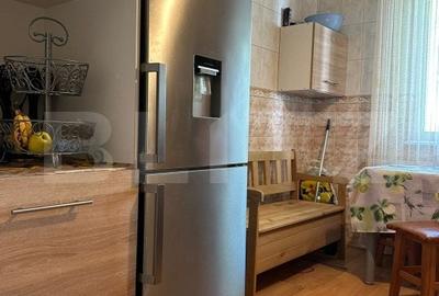 Apartament de vanzare, cu 2 camere, 51 mp, semidecomandat, zona Astra