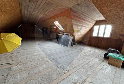 Casă cu 6 camere cu Teren 1263 Mp în Dărmănești - 48