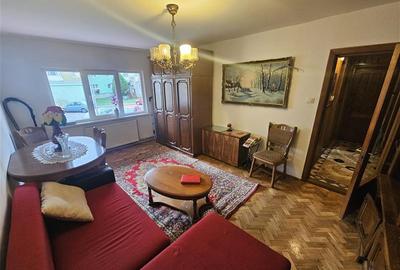 Apartament cu 3 camere decomandat, mobilat în Micro IV - 33