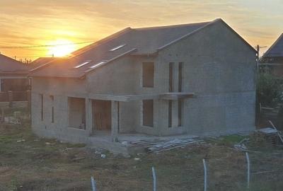 Casă cu 4 camere în Ciulnița