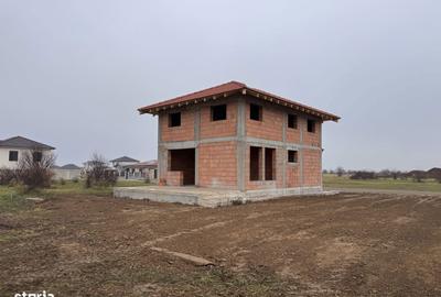 Casă cu 4 camere cu Teren 500 Mp în Central - 2