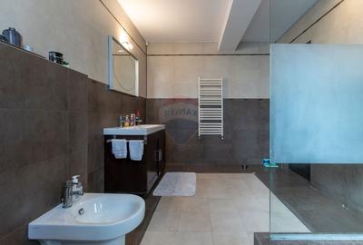 Casă cu 7 camere cu Teren 1617 Mp în Central - 23