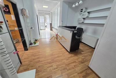 Spațiu comercial, de 120 mp, în Central - 8