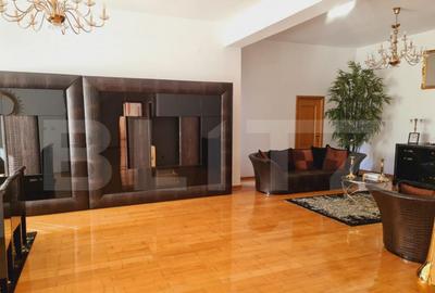 Casă cu 7 camere cu Teren 700 Mp în Central - 16