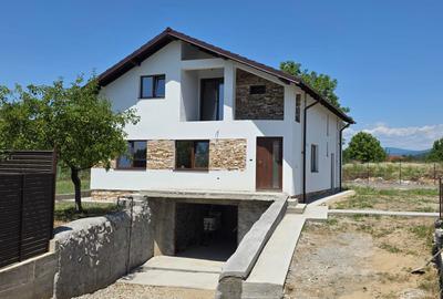 Casă cu 4 camere în Curtea de Argeș - 1