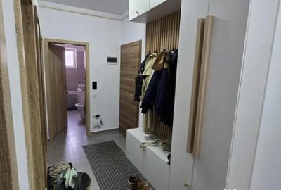 Apartament cu 3 camere decomandat în Tractorul - 2