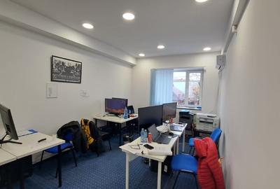 Birou, de 51 mp, în 1 Mai - 3